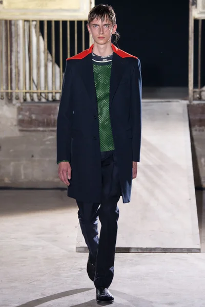Look 9